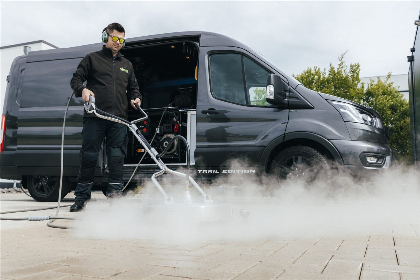 Jeikner Fahrzeugeinbau als autarkes Setup für mobile Reinigungstechnik